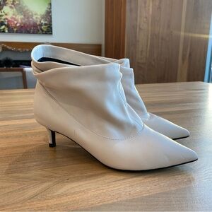 NWOT Emanuélle Vee Tronchetto Ankle Booties, Size 7